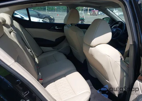 2017 Nissan Maxima 3.5 Platinum из США, поврежденный, VIN 1N4AA6AP0HC411897